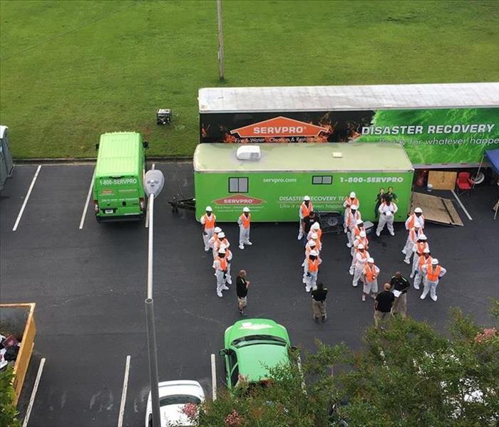 Large group of SERVPRO crew members lined up for the A.M. briefing.
